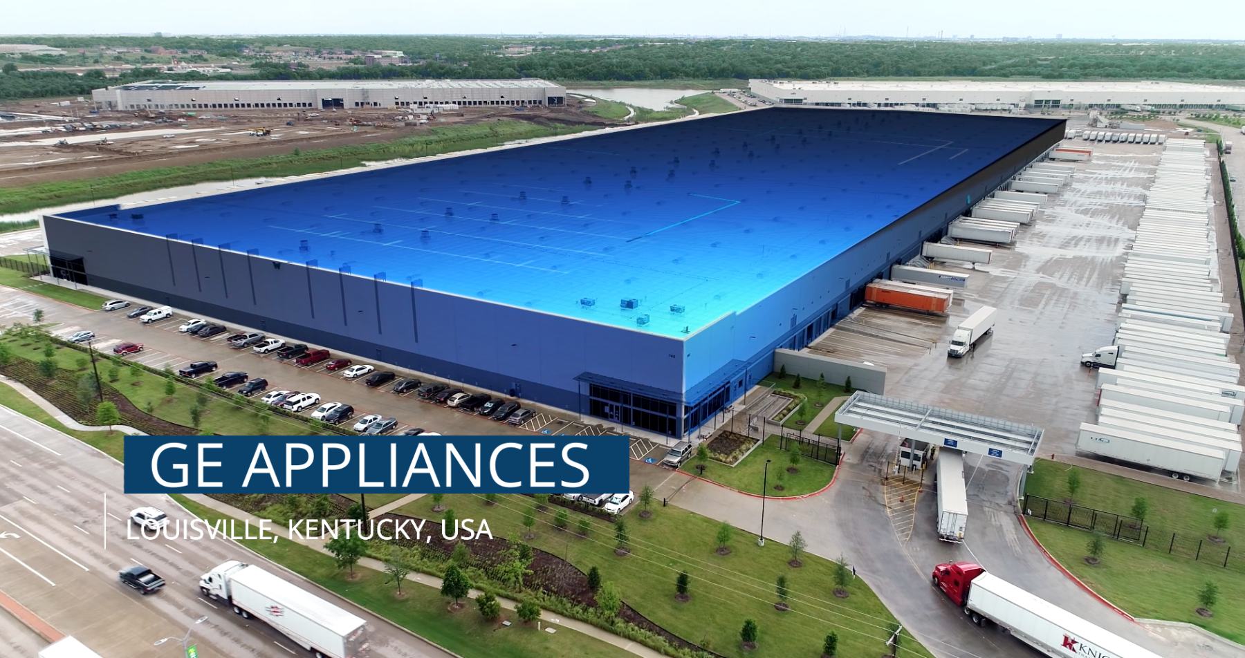 Two GE Appliances engineers analyze surface deviations to CAD using a color map in PolyWorks|DataLoop.